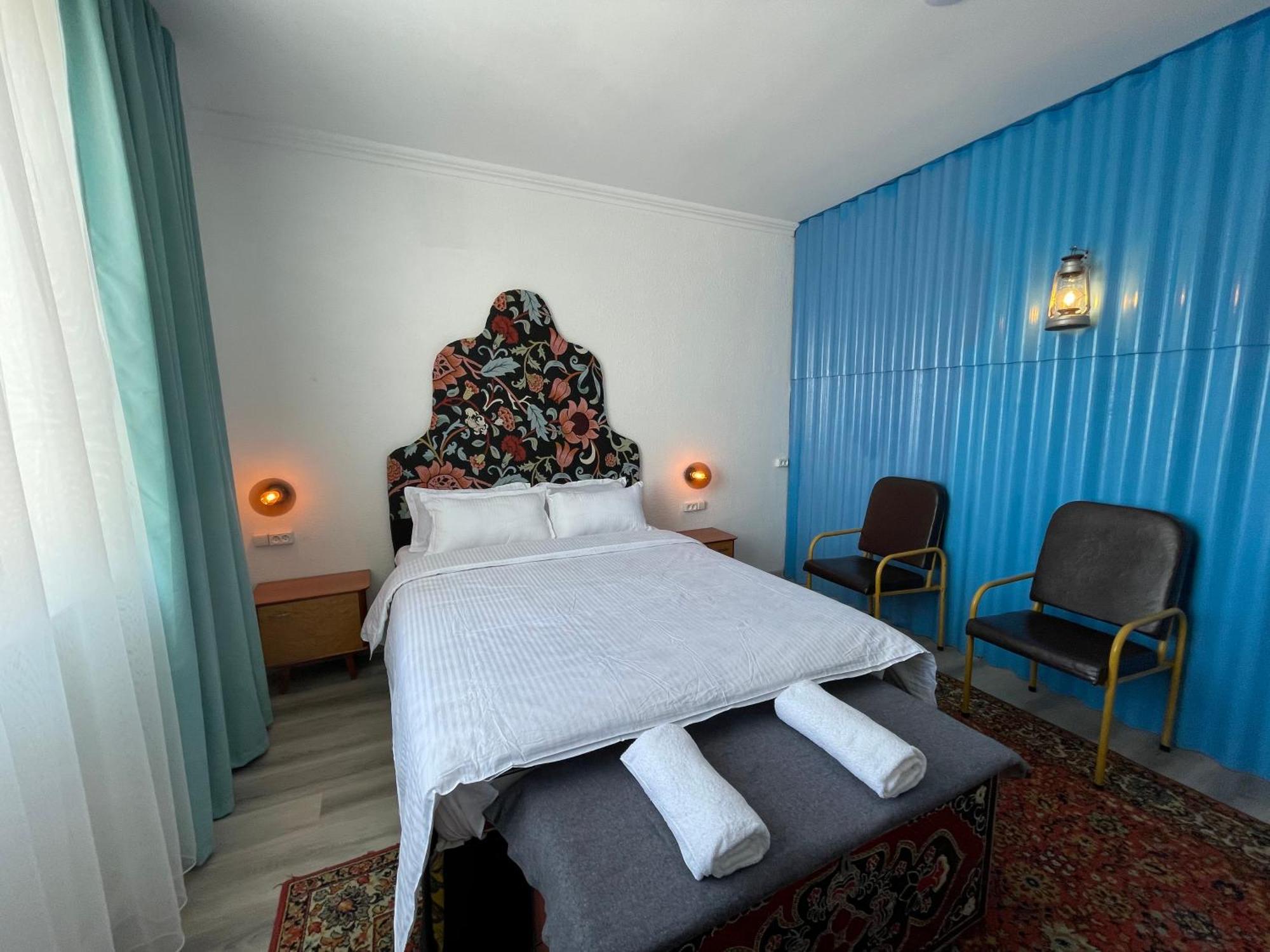 Duet Hostel & Hotel Karakol Exteriör bild