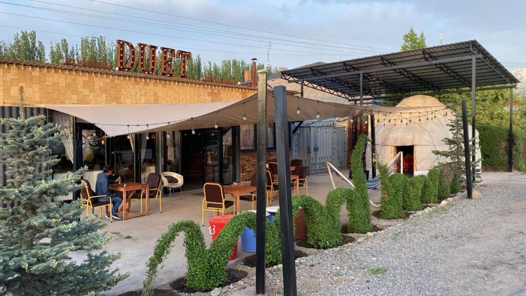 Duet Hostel & Hotel Karakol Exteriör bild