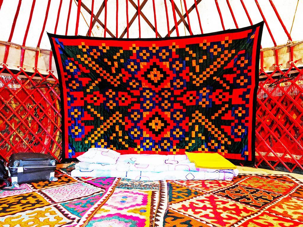 Duet Hostel & Hotel Karakol Exteriör bild